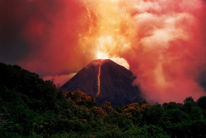 When young siblings fight, do not explode like a volcano. This is a picture of a volcano erupting.
